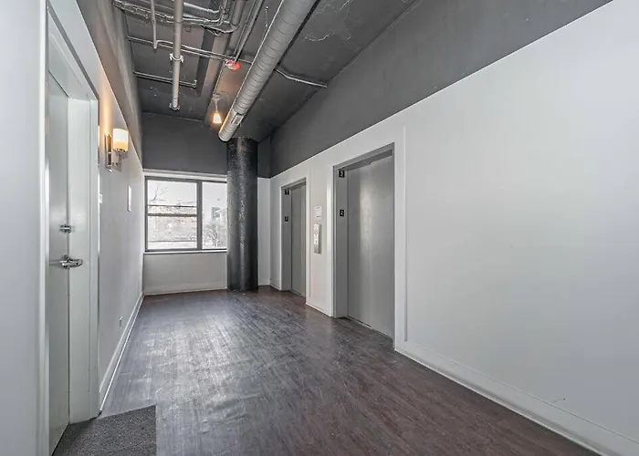 Massive Luxury 5br Loft For Groups Up To 12 Guests With Optional Parking And Gym Access Near Mccormick Place And Soldier Field Chicago