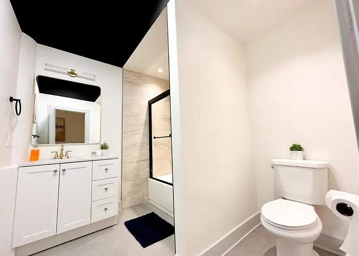 Massive Luxury 5br Loft For Groups Up To 12 Guests With Optional Parking And Gym Access Near Mccormick Place And Soldier Field *