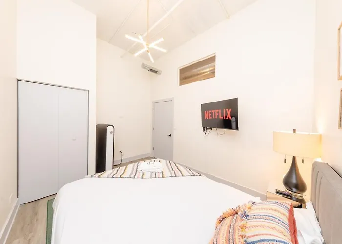 Massive Luxury 5br Loft For Groups Up To 12 Guests With Optional Parking And Gym Access Near Mccormick Place And Soldier Field * Chicago