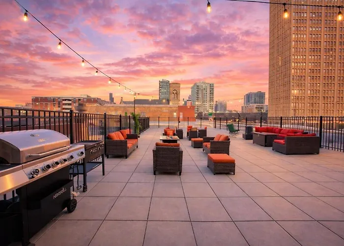 Massive Luxury 5br Loft For Groups Up To 12 Guests With Optional Parking And Gym Access Near Mccormick Place And Soldier Field Apartamento