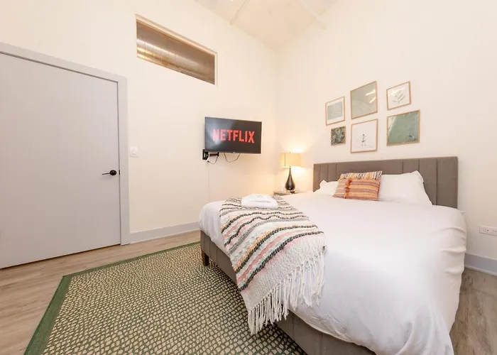 Massive Luxury 5br Loft For Groups Up To 12 Guests With Optional Parking And Gym Access Near Mccormick Place And Soldier Field Apartamento