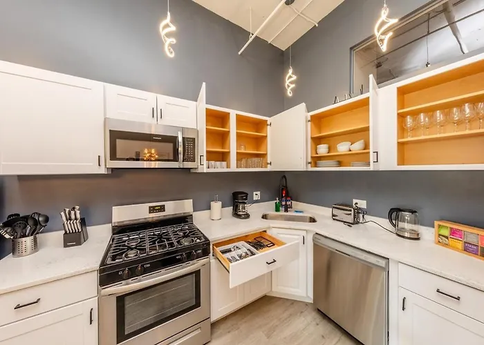 Massive Luxury 5br Loft For Groups Up To 12 Guests With Optional Parking And Gym Access Near Mccormick Place And Soldier Field Apartamento