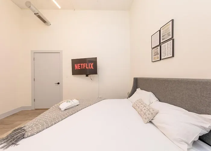 Massive Luxury 5br Loft For Groups Up To 12 Guests With Optional Parking And Gym Access Near Mccormick Place And Soldier Field Apartamento *