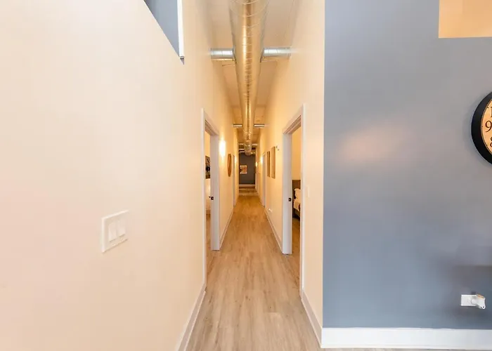 Massive Luxury 5br Loft For Groups Up To 12 Guests With Optional Parking And Gym Access Near Mccormick Place And Soldier Field Chicago