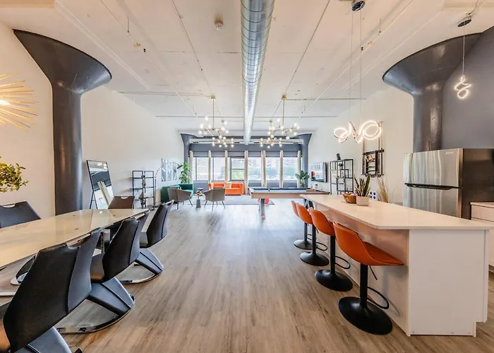 Massive Luxury 5br Loft For Groups Up To 12 Guests With Optional Parking And Gym Access Near Mccormick Place And Soldier Field Chicago