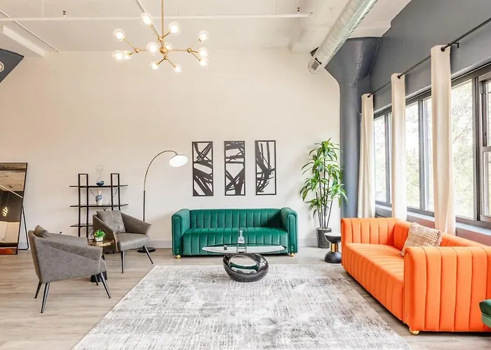 Massive Luxury 5br Loft For Groups Up To 12 Guests With Optional Parking And Gym Access Near Mccormick Place And Soldier Field