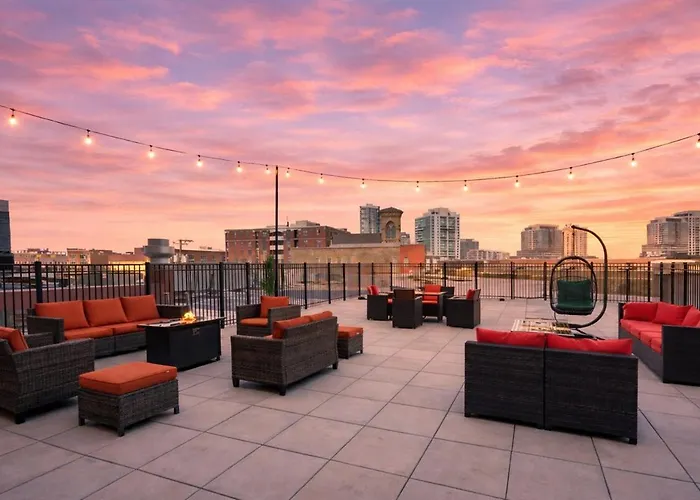Massive Luxury 5br Loft For Groups Up To 12 Guests With Optional Parking And Gym Access Near Mccormick Place And Soldier Field *