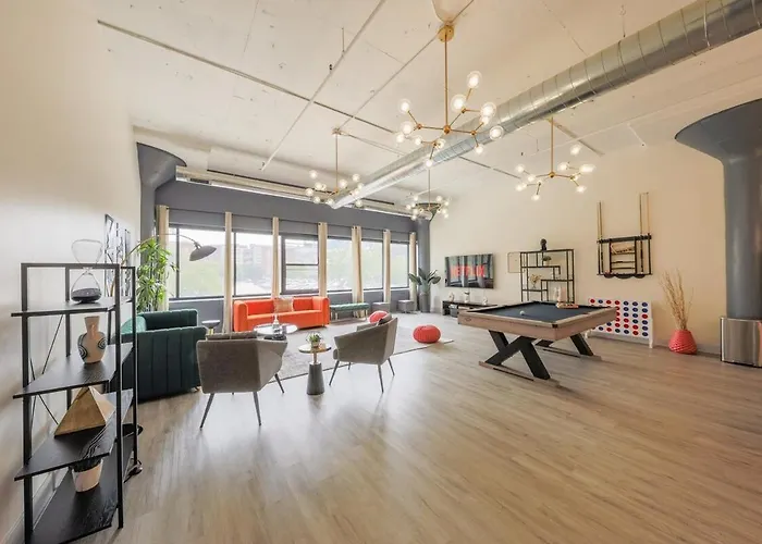 Massive Luxury 5br Loft For Groups Up To 12 Guests With Optional Parking And Gym Access Near Mccormick Place And Soldier Field Chicago