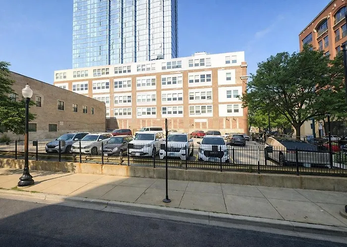 Apartamento Massive Luxury 5br Loft For Groups Up To 12 Guests With Optional Parking And Gym Access Near Mccormick Place And Soldier Field *